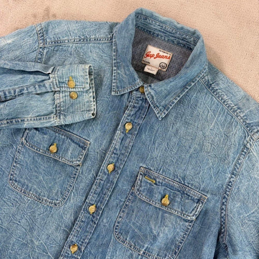 Vintage Gap Denim Work Shirt in Blue Light Wash Men Large Long Sleeve Y2K